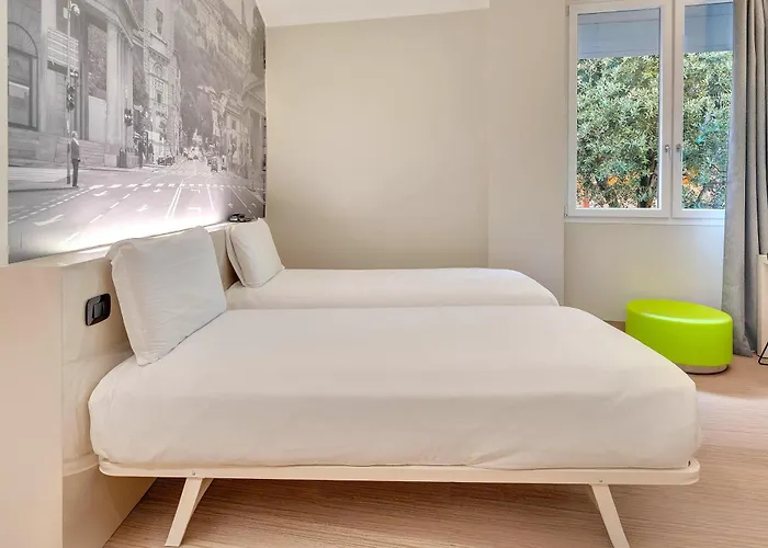 贝加莫民宿酒店 3*